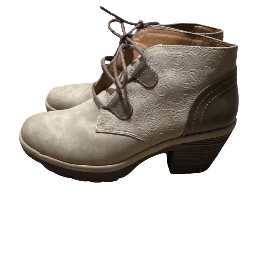 Sofft Euro Soft Elegant Beige Ankle Boots - size 6